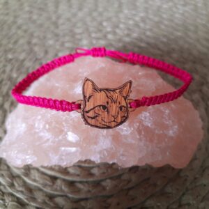 bransoletka z wizerunkiem burego kotka