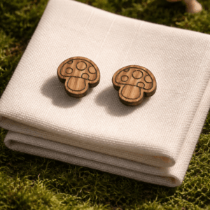 Kolczyki typu sztyfty w kształcie małego grzybka